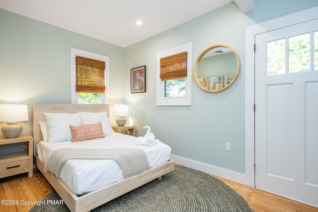 bedroom featuring light wood finished floors, baseboards, and recessed lighting