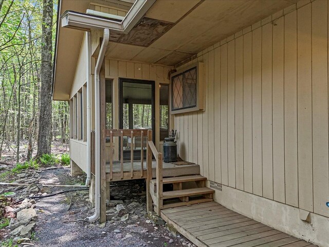 171 Flintlock Trl, Pocono Pines, PA 18350 - bedroom featuring light wood-style floors, vaulted ceiling, baseboards, and recessed lighting
