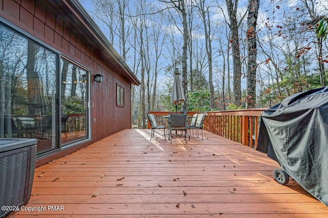 deck featuring outdoor dining space