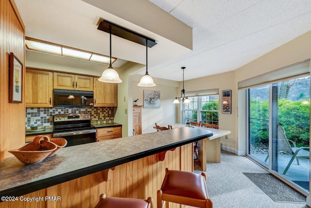 kitchen featuring black microwave, a kitchen breakfast bar, backsplash, stainless steel electric stove, and dark countertops