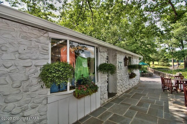 5126 Beattys Cir, Buck Hill Falls, PA 18323 - view of patio