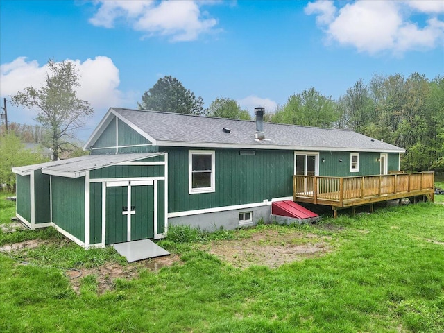 7 Eagle Ct, Lake Ariel, PA 18436 - back of property with a deck, a lawn, and a shingled roof
