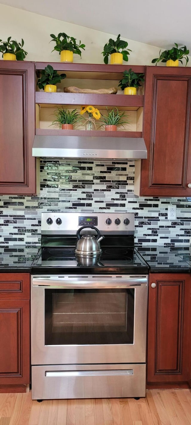 139 Eliot Ln, Albrightsville, PA 18210 - kitchen featuring stainless steel electric stove, decorative backsplash, dark countertops, and light wood-style floors