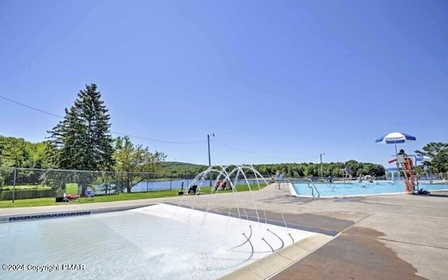 view of swimming pool