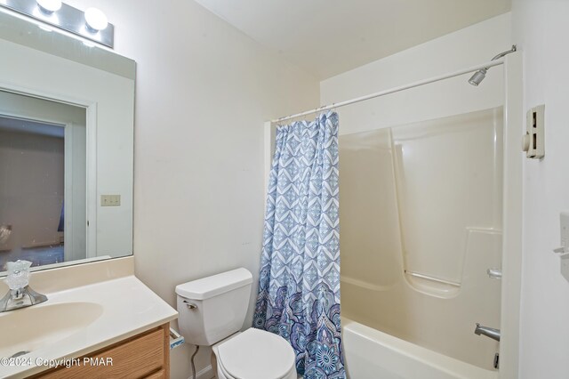 carpeted spare room featuring a baseboard heating unit and ceiling fan