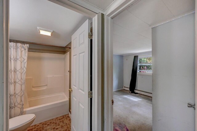159 Sandstone Dr, Dingmans Ferry, PA 18328 - bathroom with baseboard heating, toilet, and shower / tub combo with curtain