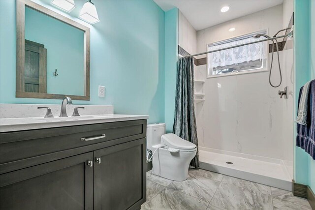 115 Ridgewood Ln, Hawley, PA 18428 - full bathroom featuring toilet, vanity, curtained shower, and marble look tiles