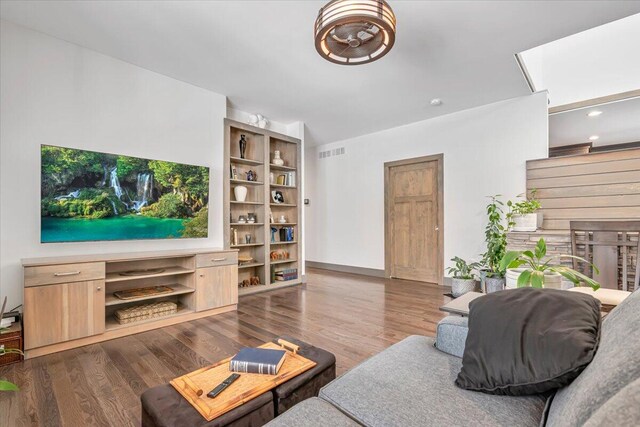 115 Ridgewood Ln, Hawley, PA 18428 - living area with wood finished floors and baseboards
