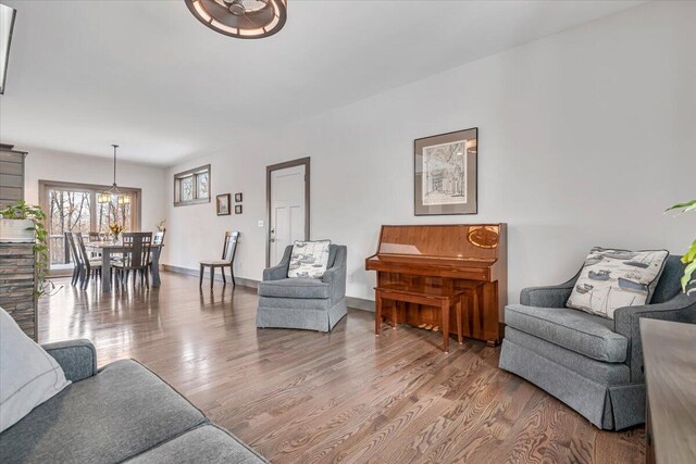 115 Ridgewood Ln, Hawley, PA 18428 - living room featuring wood finished floors, a chandelier, and baseboards