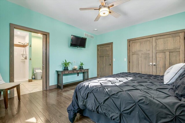 115 Ridgewood Ln, Hawley, PA 18428 - bedroom featuring wood finished floors, ensuite bathroom, a closet, a ceiling fan, and baseboards
