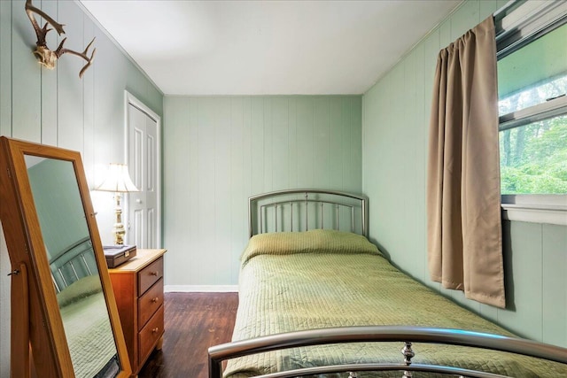 105 Beaver Ln, East Stroudsburg, PA 18301 - bedroom with dark wood-style floors