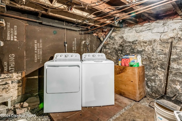 laundry area featuring laundry area and independent washer and dryer