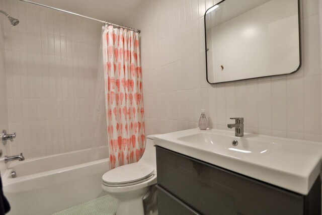 290 Wyomissing Dr, Pocono Lake, PA 18347 - bathroom featuring tile walls, shower / tub combo with curtain, toilet, vanity, and tasteful backsplash