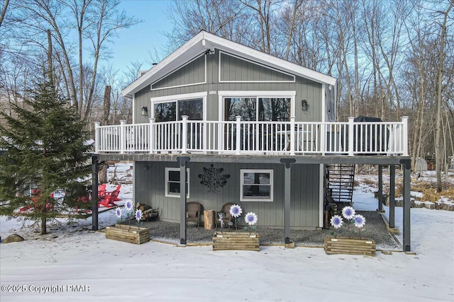 view of front of property featuring a wooden deck