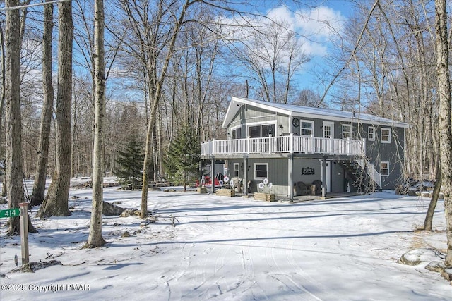 view of front property featuring a deck