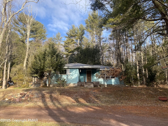 view of front of property