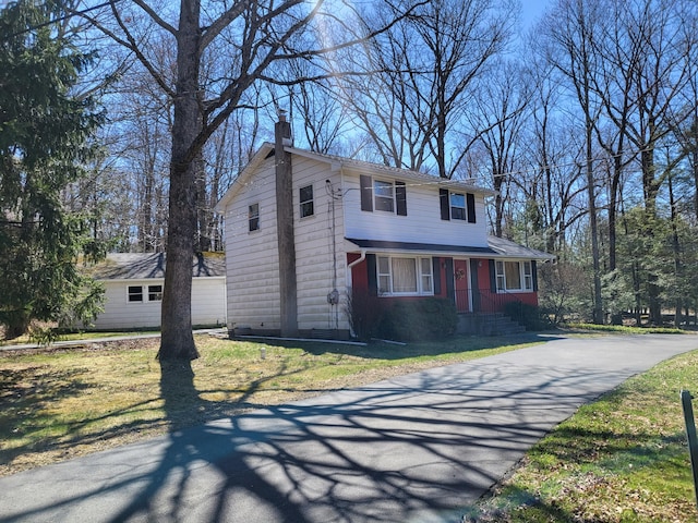 7425 W Dogwood Ln, Cresco, PA 18326 - traditional-style home with a chimney and aphalt driveway