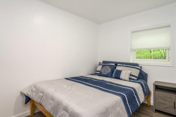117 Clifton Dr, Bushkill, PA 18324 - bedroom featuring wood finished floors and baseboards