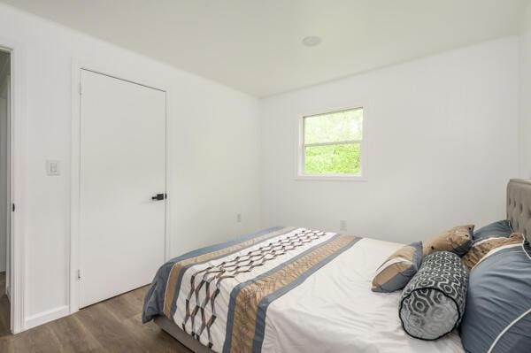 117 Clifton Dr, Bushkill, PA 18324 - bedroom featuring wood finished floors and baseboards