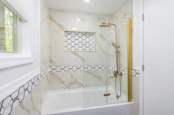 117 Clifton Dr, Bushkill, PA 18324 - bathroom with combined bath / shower with glass door