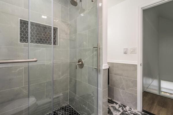 117 Clifton Dr, Bushkill, PA 18324 - full bathroom featuring a stall shower