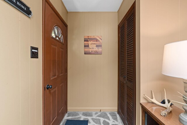 8 Big Boulder Rd, Lake Harmony, PA 18624 - doorway to outside with carpet floors and baseboards