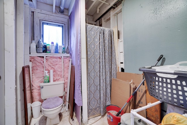 full bathroom with toilet and curtained shower