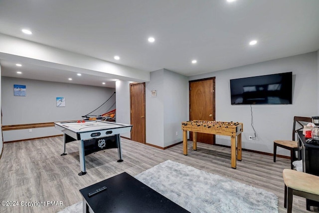 recreation room with light wood-style flooring, baseboards, and recessed lighting