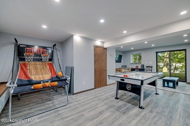 recreation room featuring light wood-style floors, recessed lighting, and baseboards