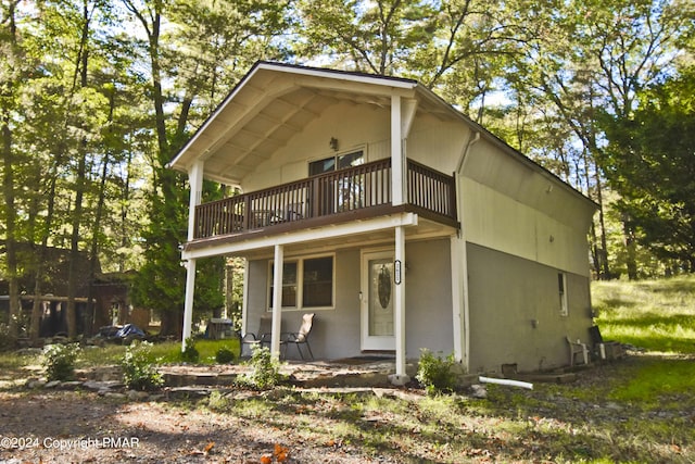 view of front of home with a balcony