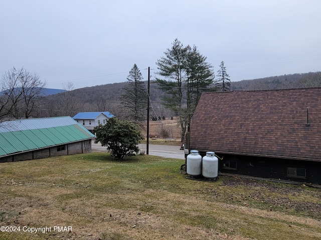 view of yard featuring an outbuilding and a mountain view