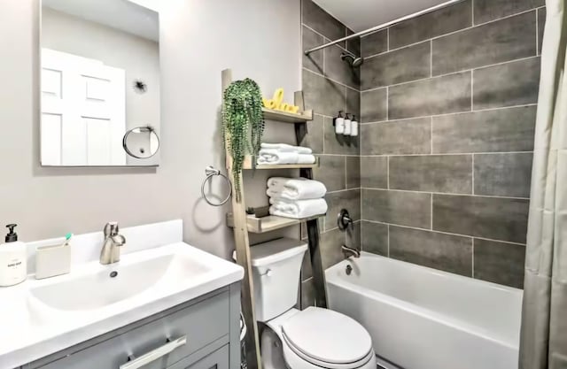 7126 Robinwood Dr, Tobyhanna, PA 18466 - bathroom with shower / bath combo, toilet, and vanity