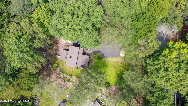 bird's eye view featuring a forest view