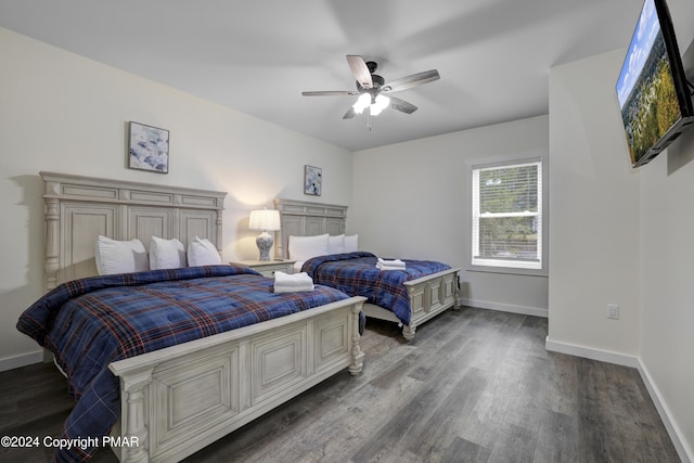 bedroom featuring a ceiling fan, baseboards, and wood finished floors