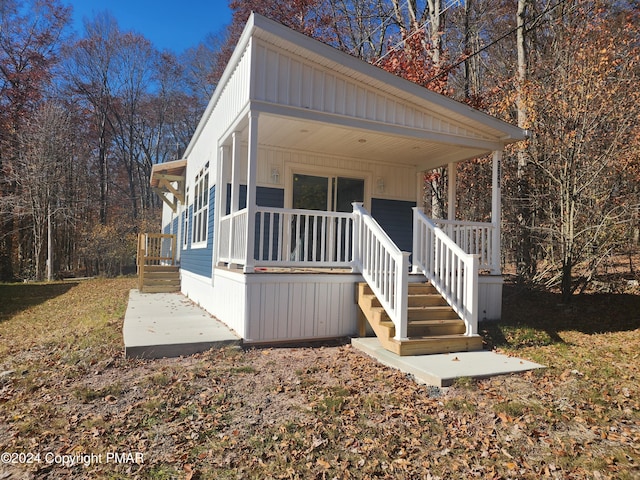 view of front of house featuring covered porch