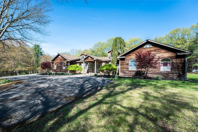 view of front of home with a front yard
