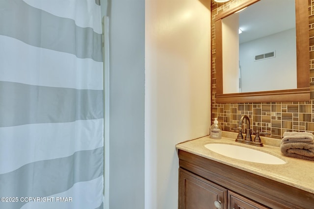 123 Shannon Ct, Bushkill, PA 18324 - full bath with vanity, decorative backsplash, and a shower with curtain