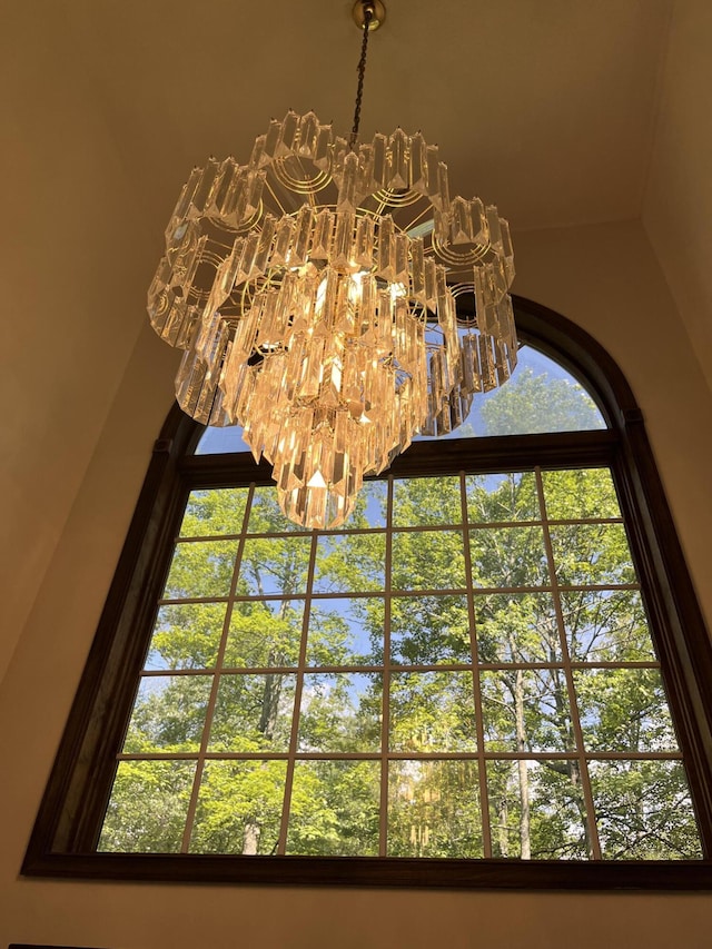 3813 Foxborough Ct, Stroudsburg, PA 18360 - detailed view of a chandelier