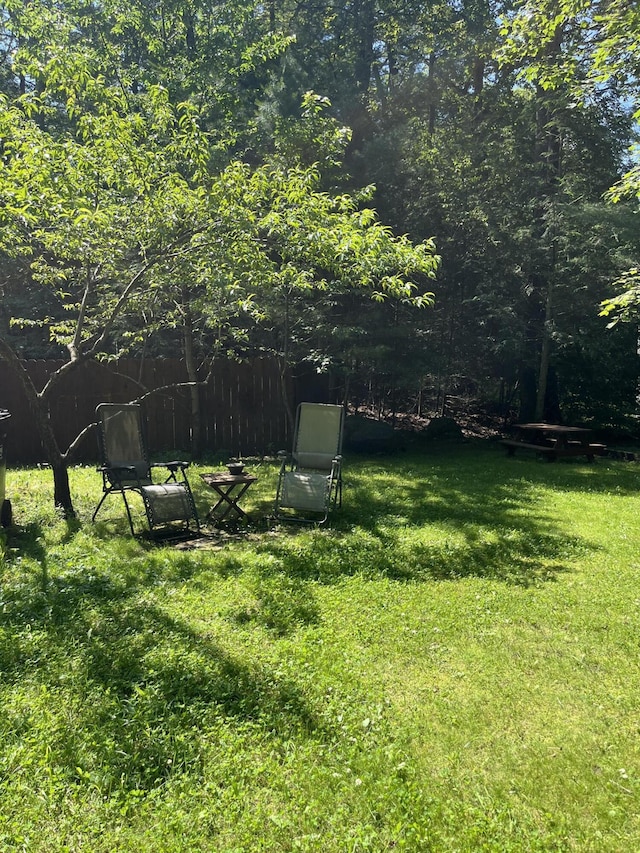 3813 Foxborough Ct, Stroudsburg, PA 18360 - view of green lawn
