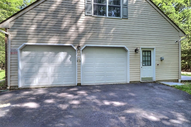 102 Crest Cir E, Stroudsburg, PA 18301 - garage featuring asphalt driveway