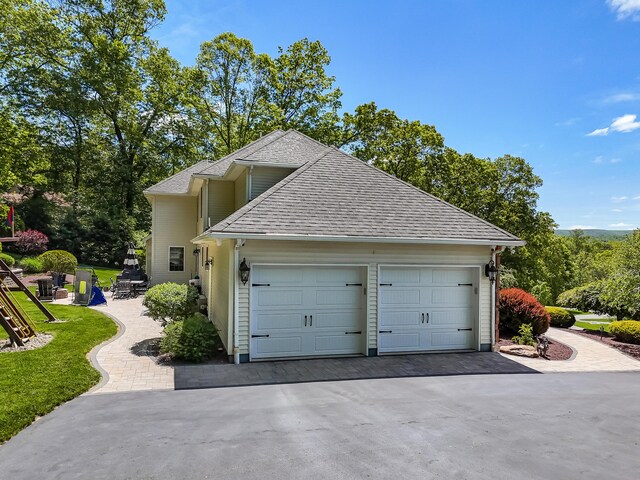 1376 Buck Ridge Dr, Stroudsburg, PA 18360 - view of side of home featuring a garage, driveway, and a shingled roof