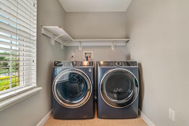 1376 Buck Ridge Dr, Stroudsburg, PA 18360 - laundry room with washer and dryer and baseboards