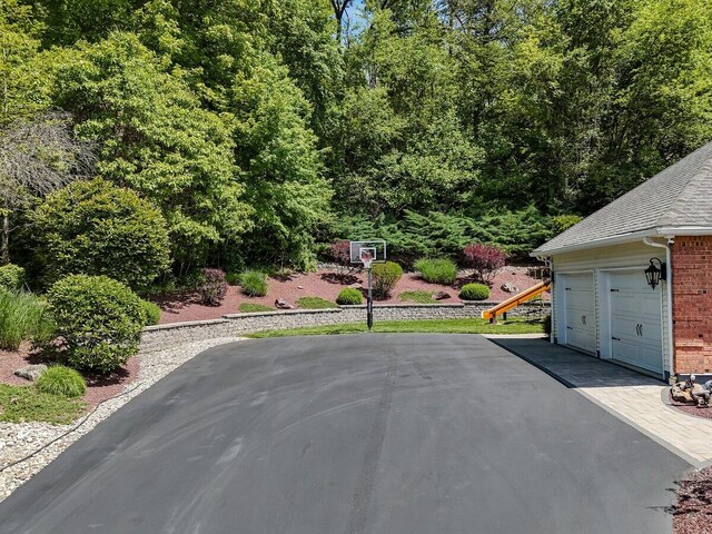 1376 Buck Ridge Dr, Stroudsburg, PA 18360 - view of asphalt driveway with a view of trees