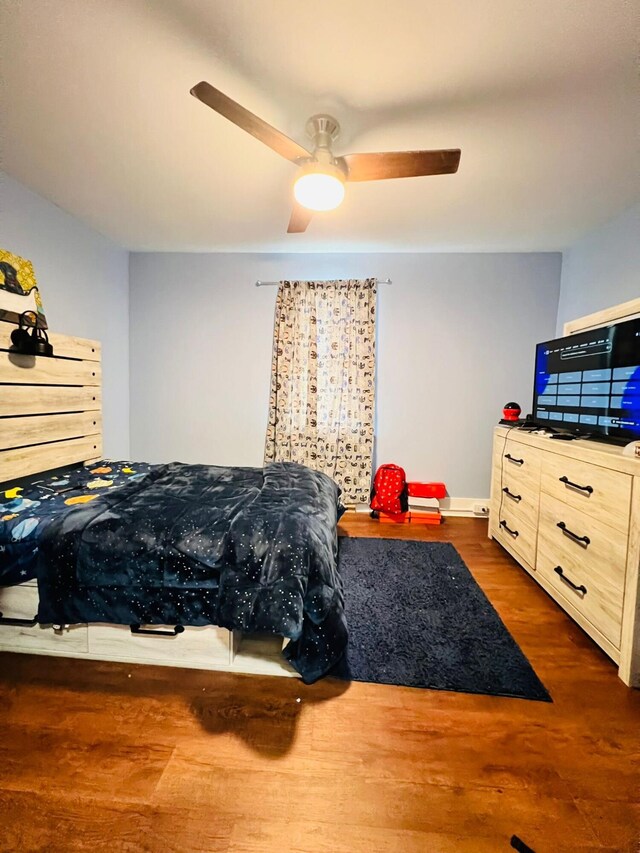 1116 Diamond Ave, Scranton, PA 18508 - bedroom featuring dark wood-style flooring and a ceiling fan