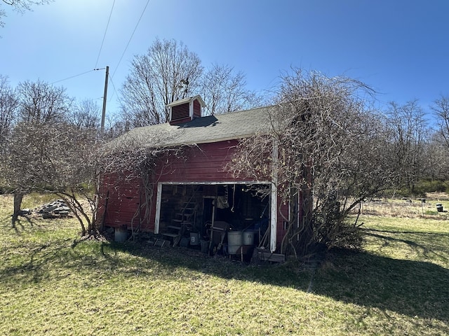 337 Summit Rd, Swiftwater, PA 18370 - view of barn featuring a yard