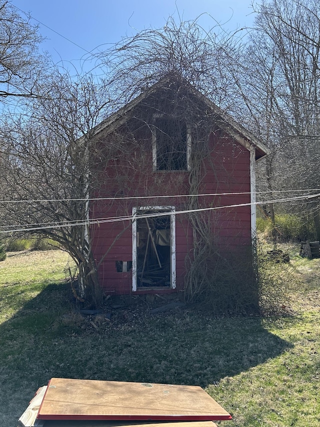 337 Summit Rd, Swiftwater, PA 18370 - view of barn with a lawn