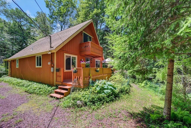 2459 Overlook Ln, Pocono Pines, PA 18350 - view of front facade featuring roof with shingles and a wooden deck