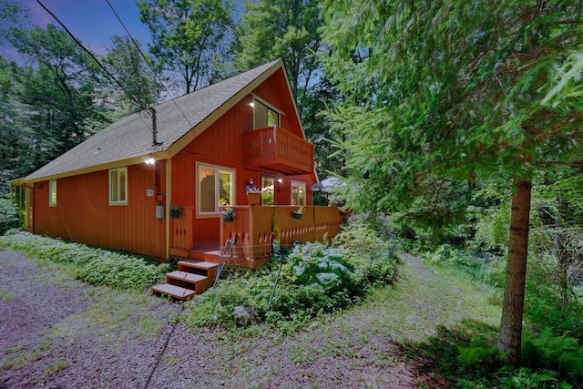 2459 Overlook Ln, Pocono Pines, PA 18350 - view of front facade with a shingled roof