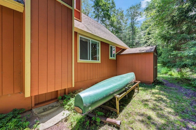 2459 Overlook Ln, Pocono Pines, PA 18350 - exterior view of a shingled roof