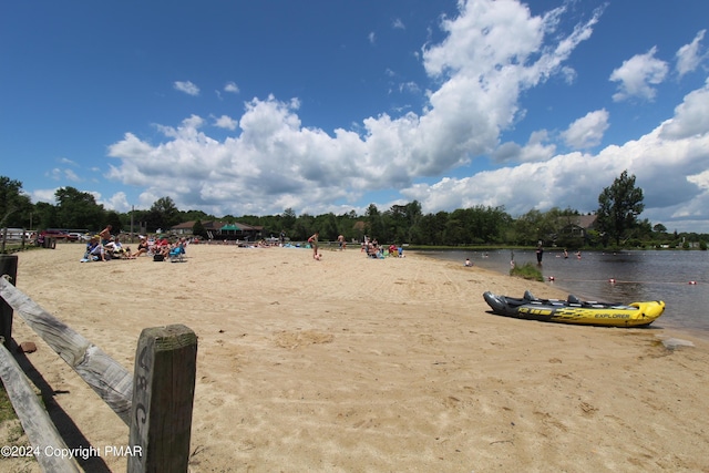 view of yard featuring a water view